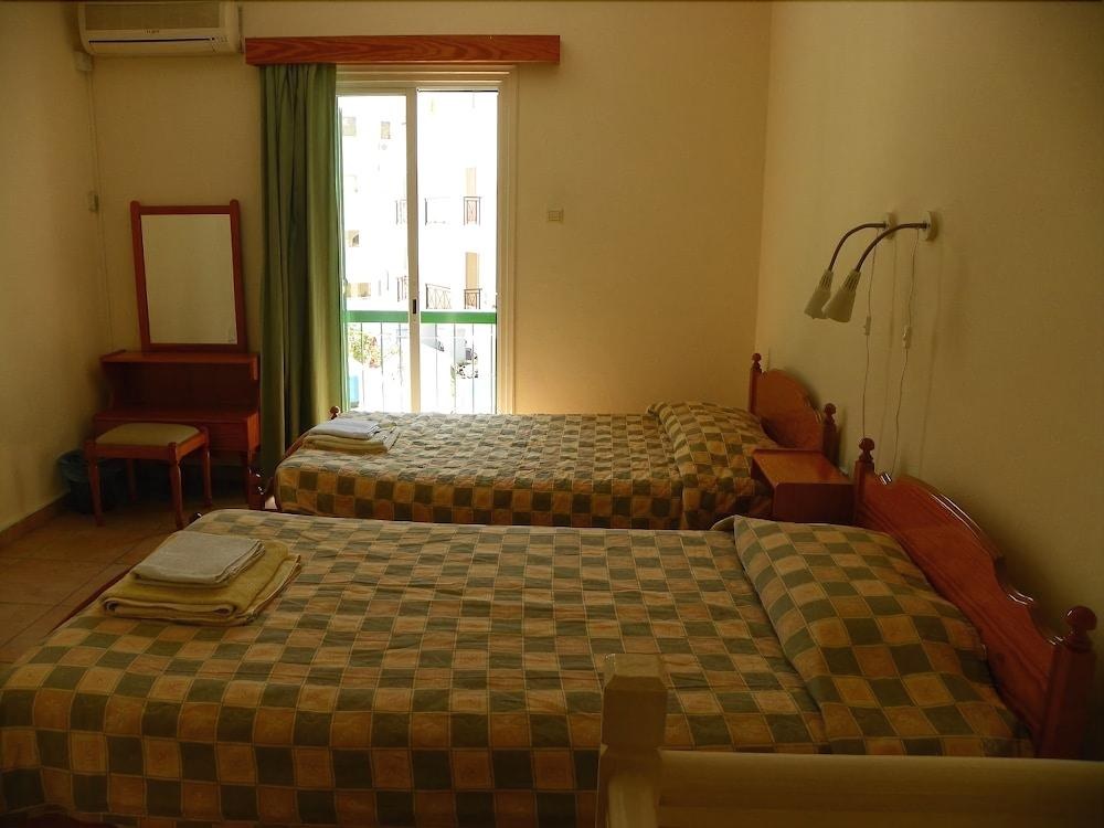 SEA 'N LAKE VIEW HOTEL APARTMENTS photo 2