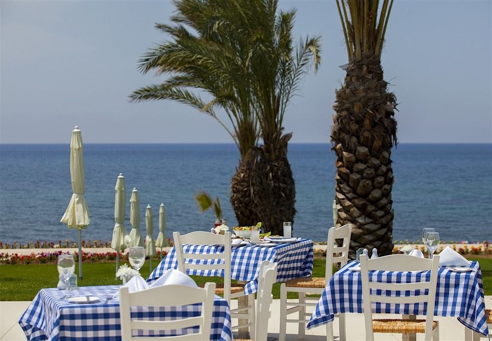 KING EVELTHON BEACH HOTEL AND RESORT photo 1