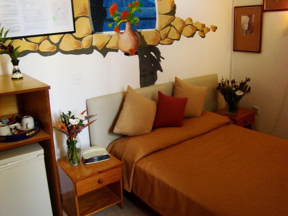 KINIRAS TRADITIONAL HOTEL & RESTAURANT photo 3