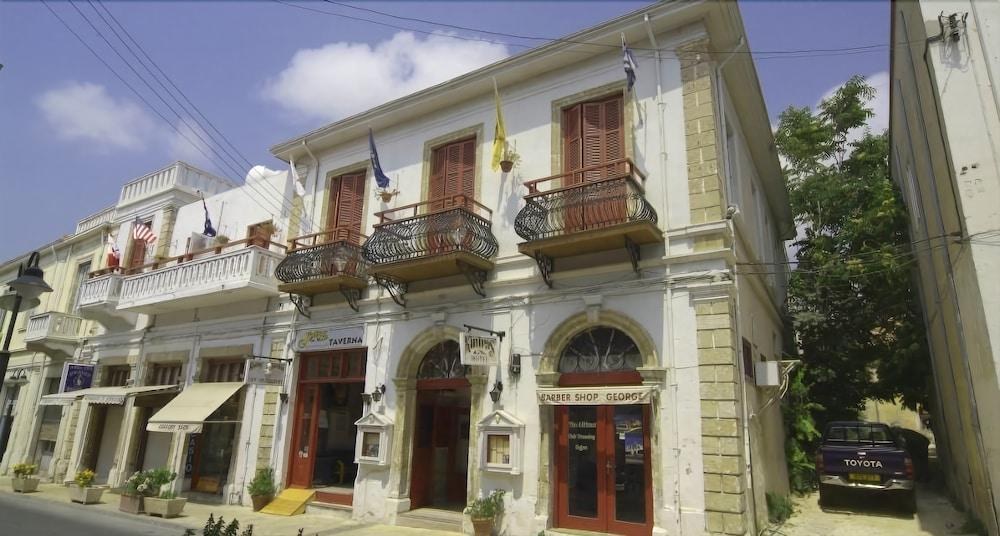 KINIRAS TRADITIONAL HOTEL & RESTAURANT photo 4
