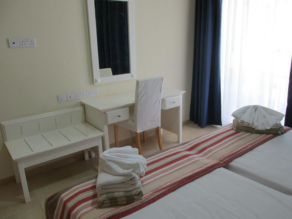 ROYAL BLUE HOTEL AND SPA photo 2