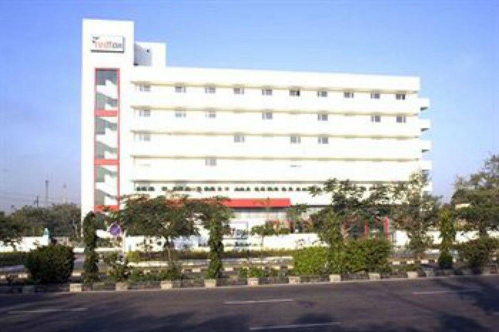 RED FOX HOTEL