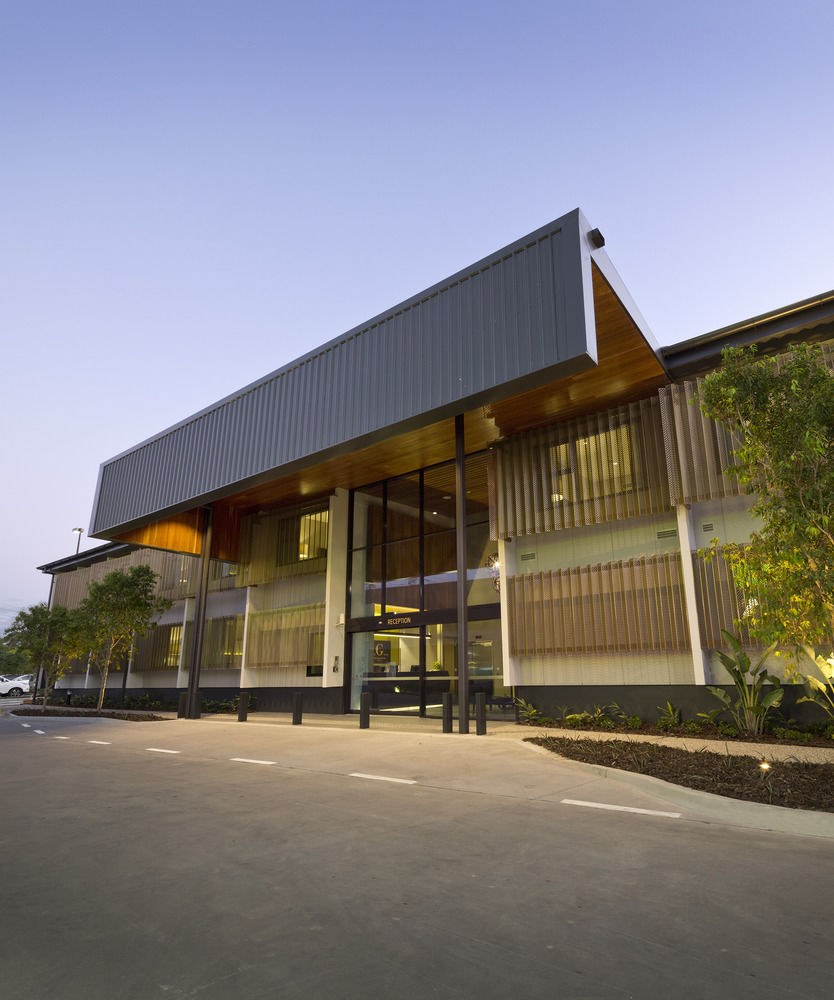 THE GLEN HOTEL & SUITES