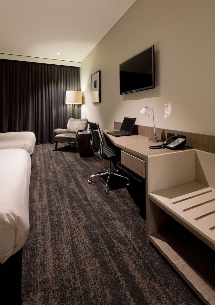 THE GLEN HOTEL & SUITES photo 2