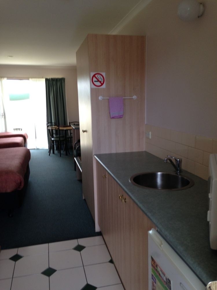 ROSE GARDEN MOTEL