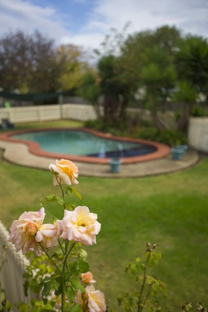 ROSE GARDEN MOTEL photo 3