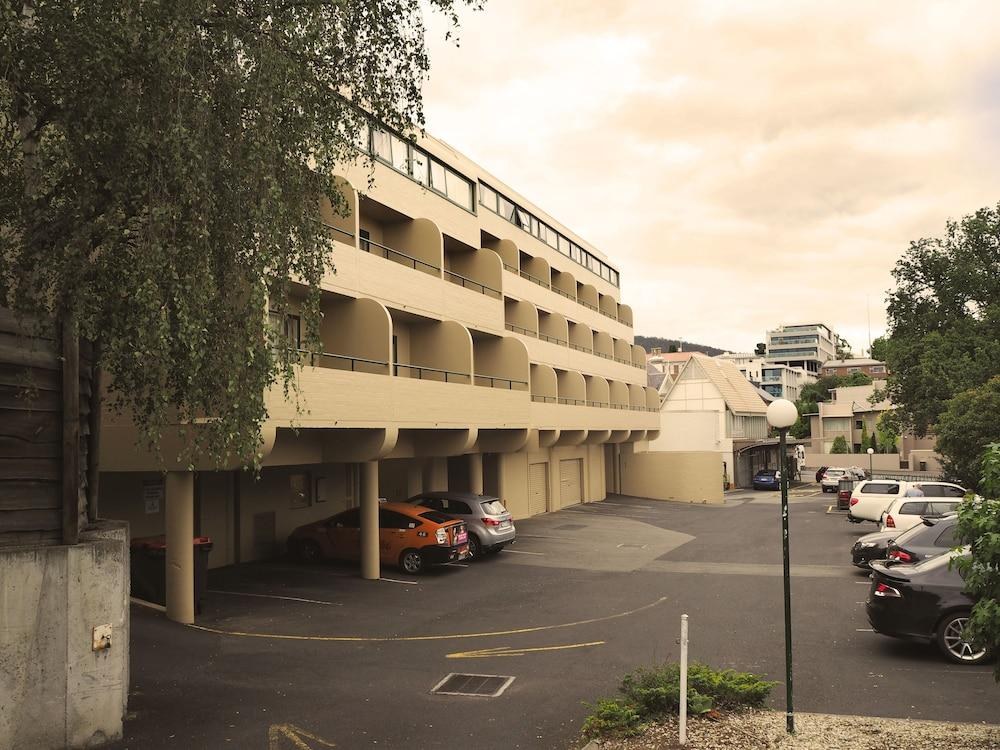 ST IVES APARTMENTS photo 2