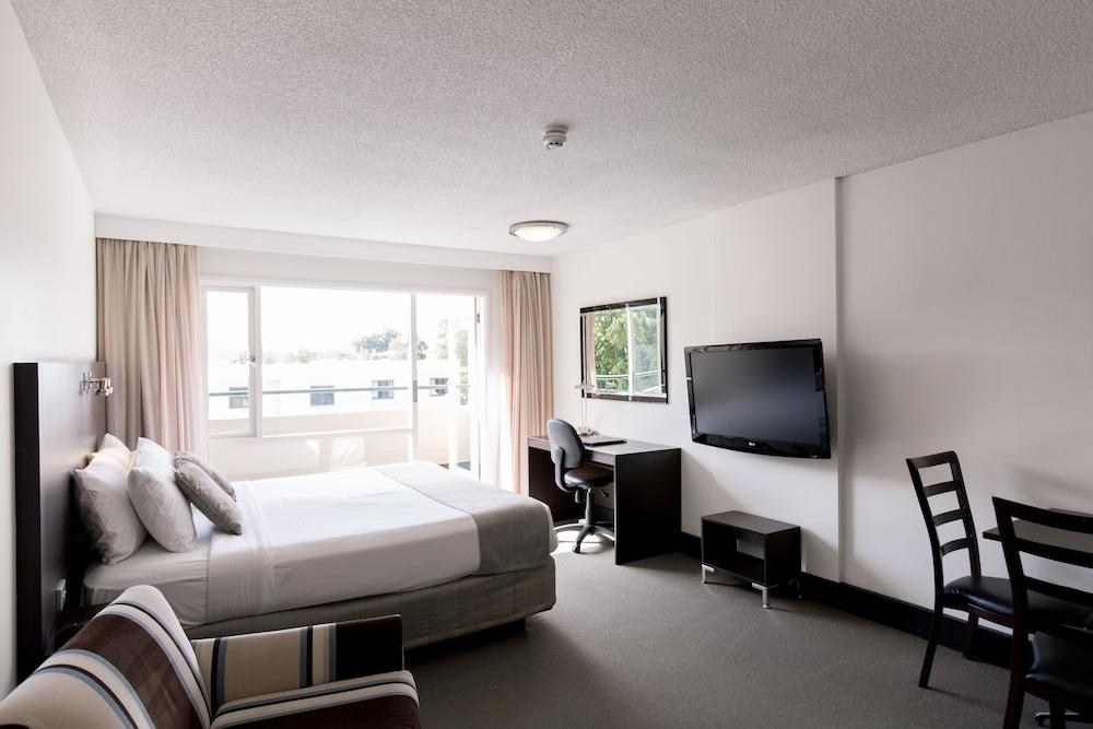 ST IVES APARTMENTS photo 4