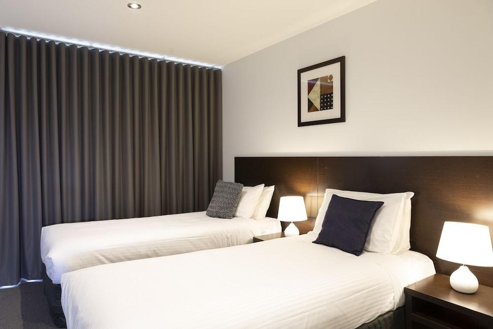 DOLPHIN APARTMENTS photo 4