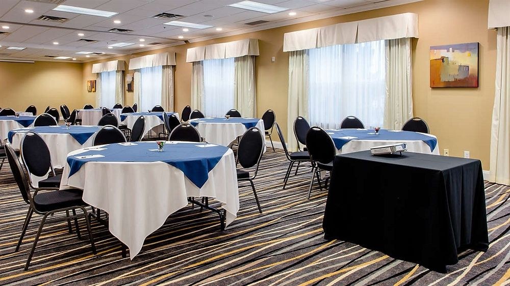 CAMBRIDGE HOTEL AND CONFERENCE CENTRE photo 1