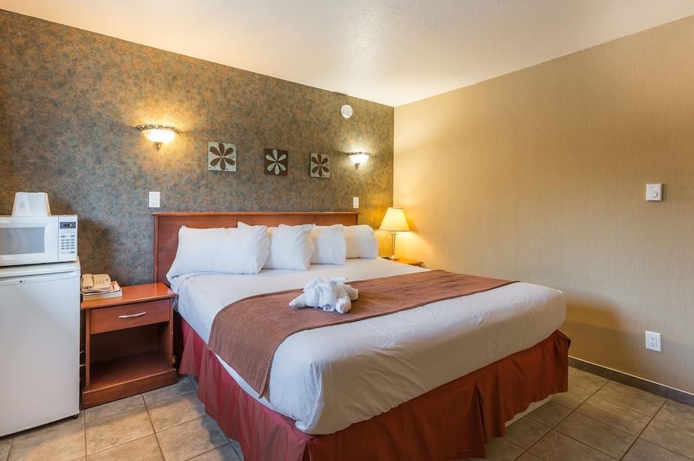 Chinook & Oasis Motel photo 4