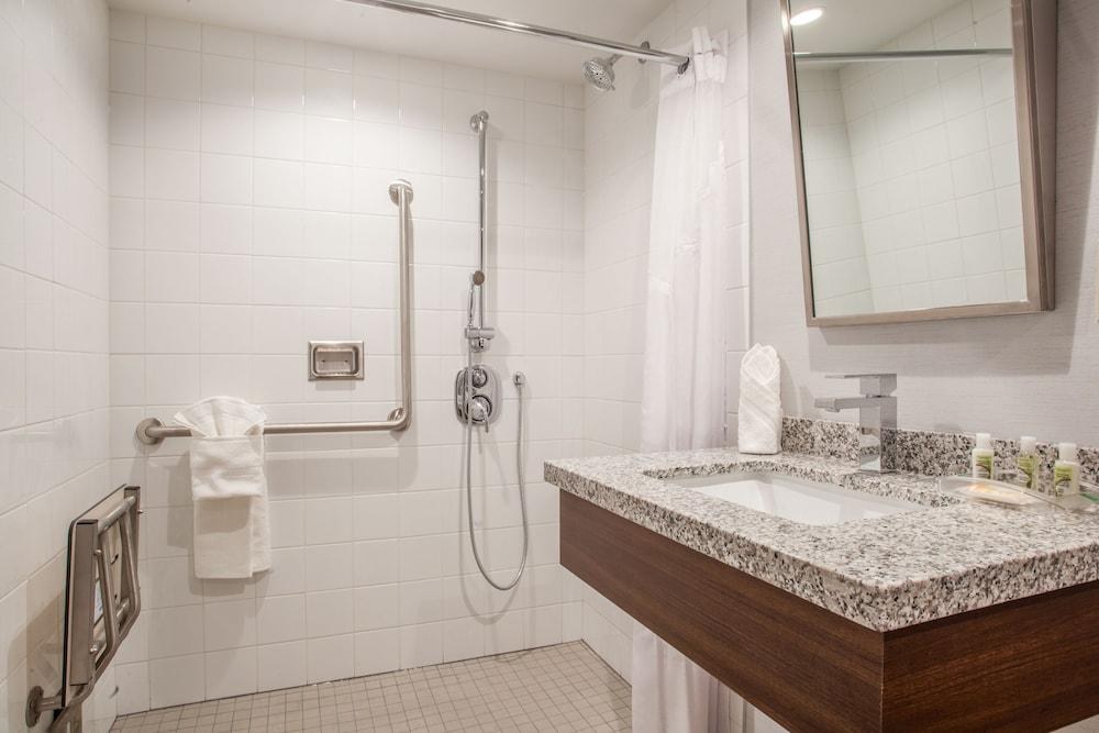 Holiday Inn Ottawa East photo 4