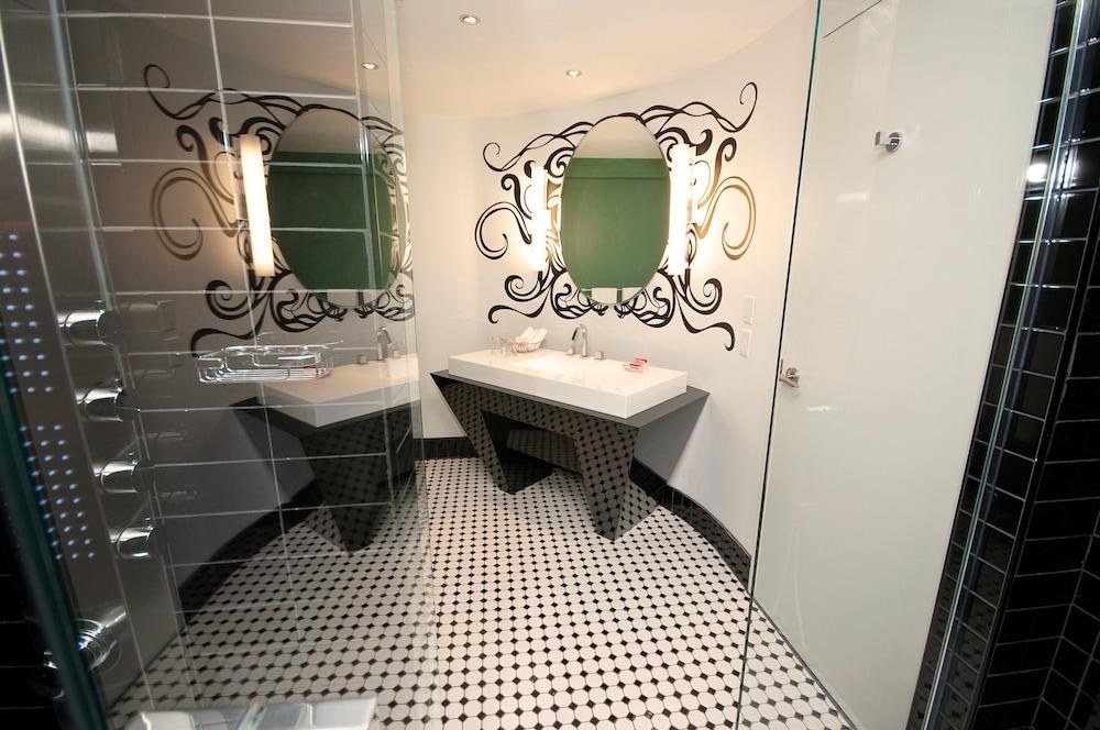 CHEZ SWANN photo 4