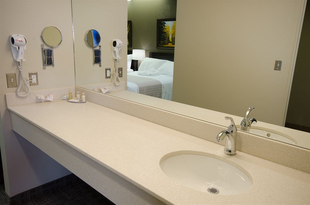 CANAD INNS DESTINATION CENTRE HEALTH SCIENCES CENTRE