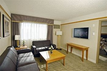 CANAD INNS DESTINATION CENTRE POLO PARK photo 2