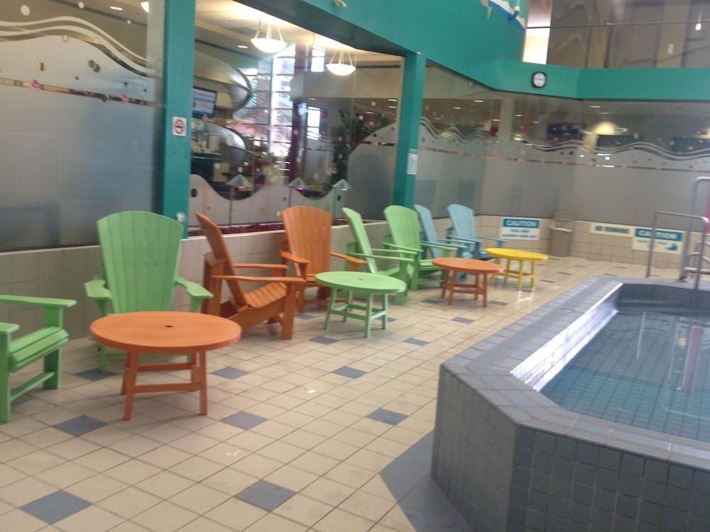 CANAD INNS DESTINATION CENTRE TRANSCONA photo 3