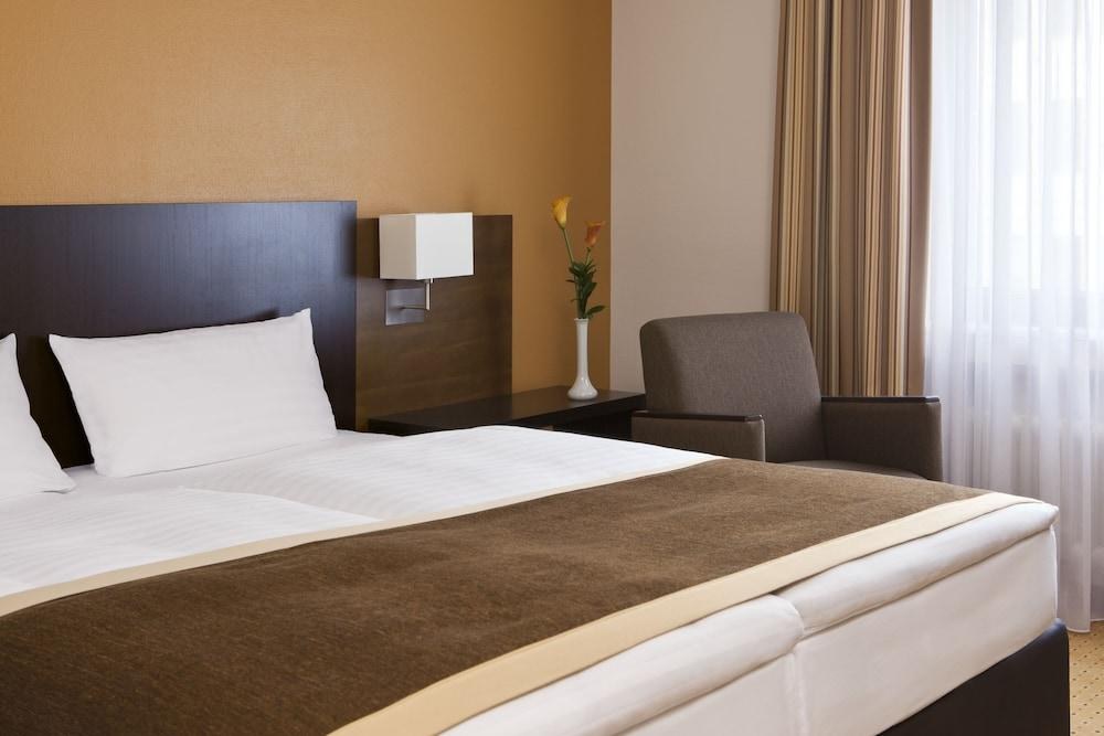 Trans World Hotel Donauwelle photo 2