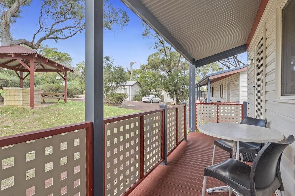 WOODMAN POINT HOLIDAY PARK photo 2