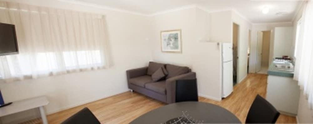 WOODMAN POINT HOLIDAY PARK photo 4