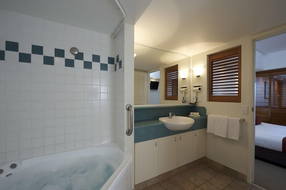 Ramada Resort by Wyndham Golden Beach photo 3