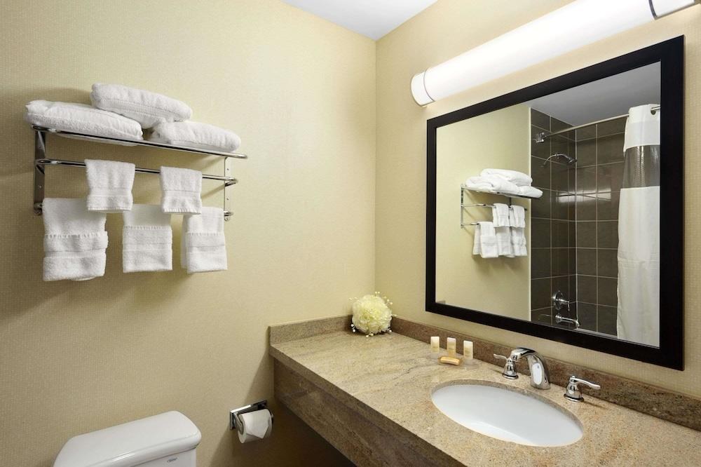 DAYS INN BY WYNDHAM BRAMPTON photo 4