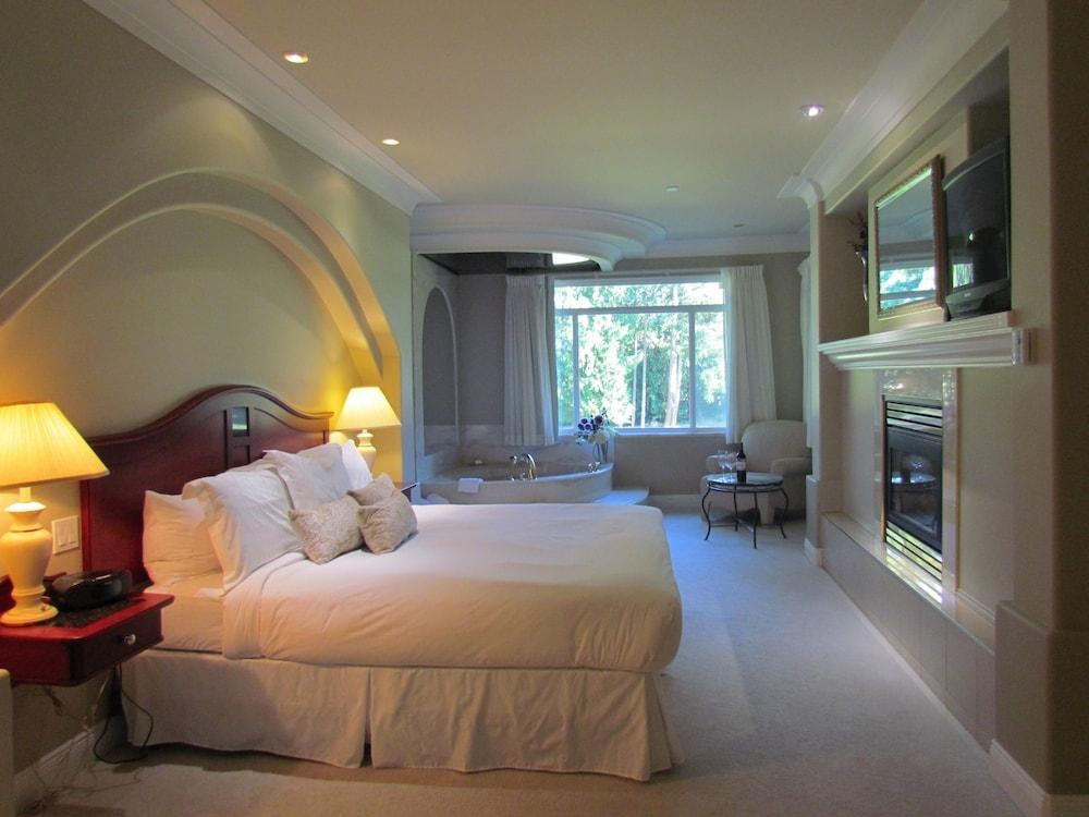 CROWN ISLE RESORT AND GOLF COMMUNITY photo 4
