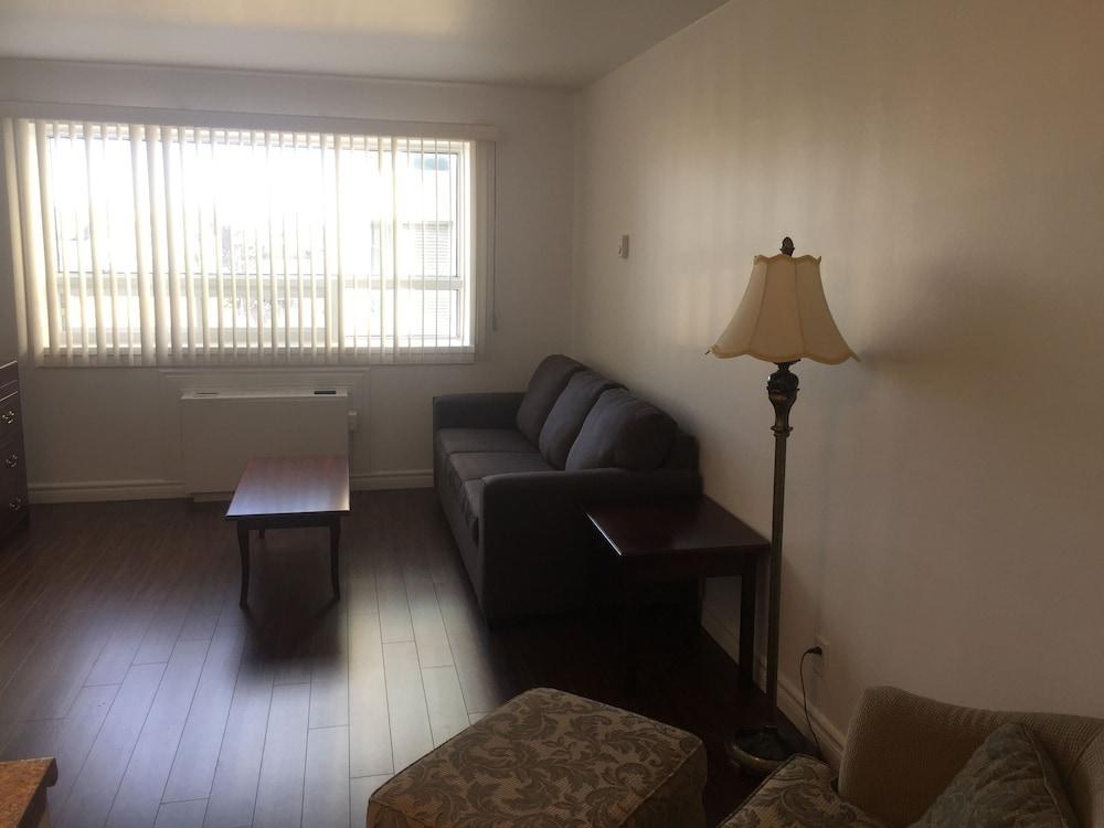 DUVERNAY STUDIOS AND SUITES photo 2