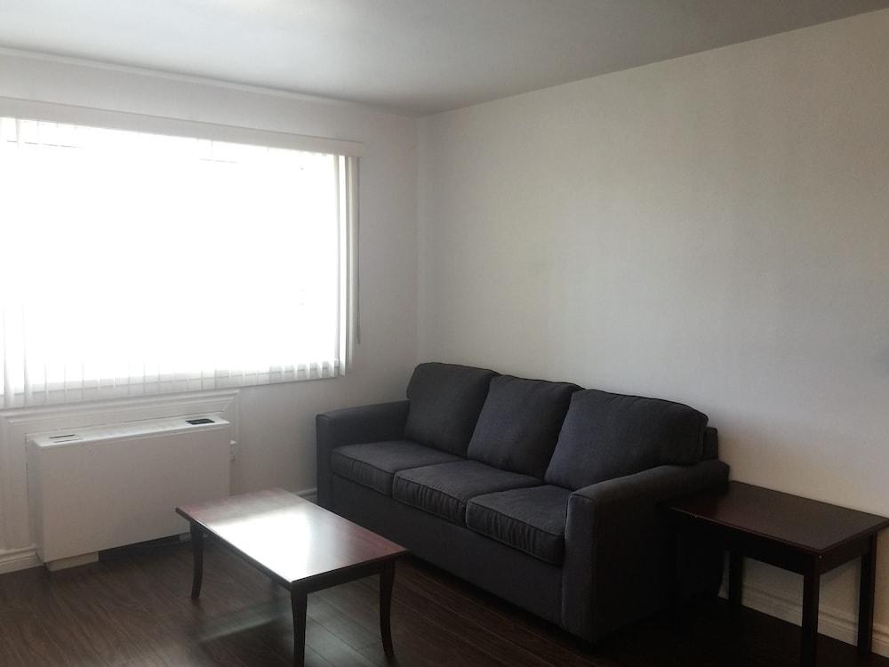 DUVERNAY STUDIOS AND SUITES photo 3