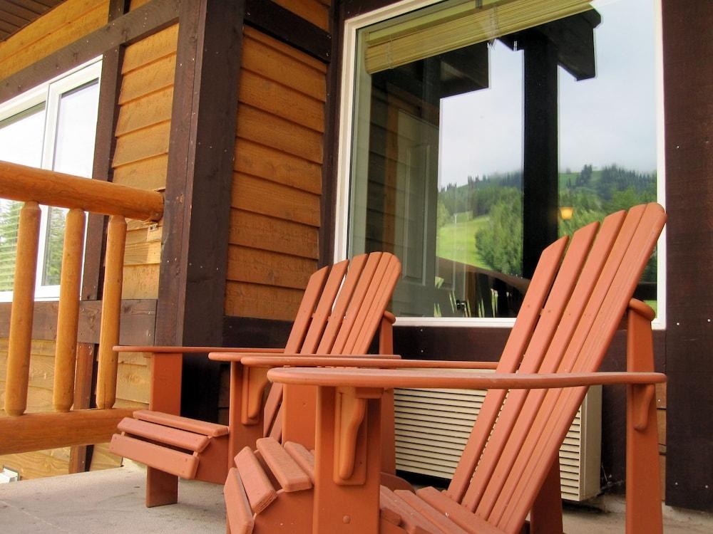 CORNERSTONE LODGE AT FERNIE ALPINE RESORT