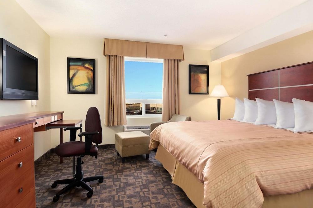 DAYS INN GRANDE PRAIRIE photo 3