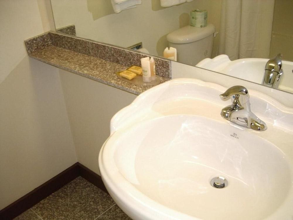 DAYS INN GRANDE PRAIRIE photo 4