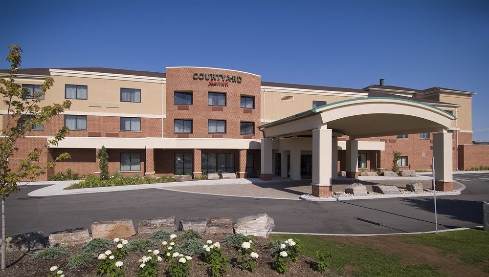 COURTYARD BY MARRIOTT HAMILTON photo 2