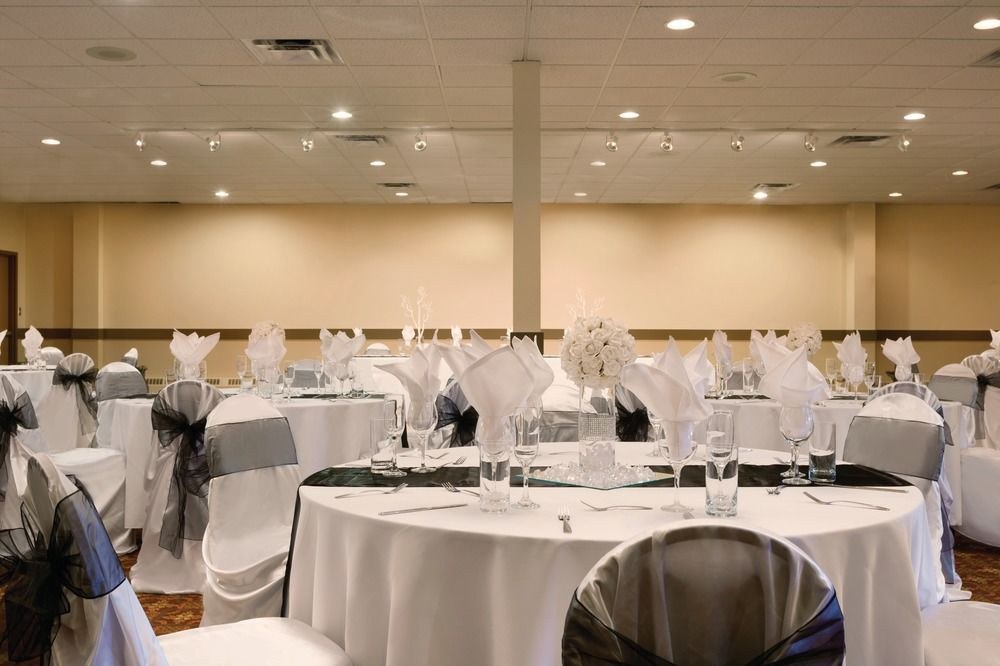 DAYS HOTEL AND SUITES - LLOYDMINSTER photo 1