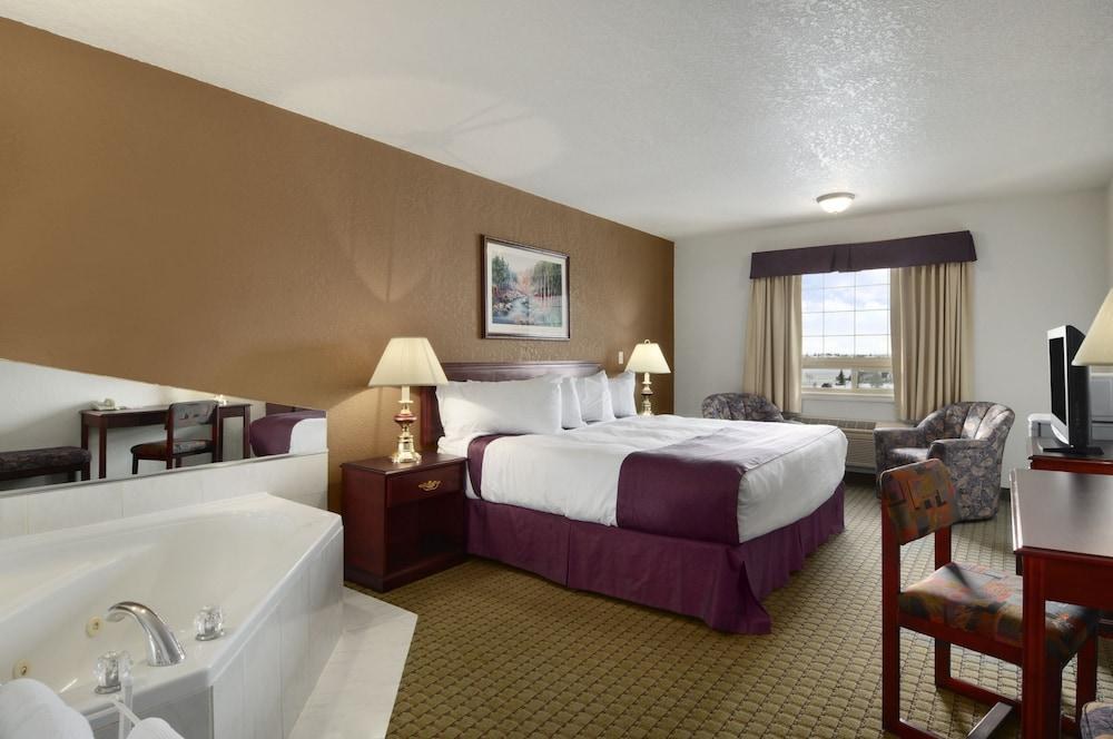 RAMADA INN AND SUITES RED DEER photo 3