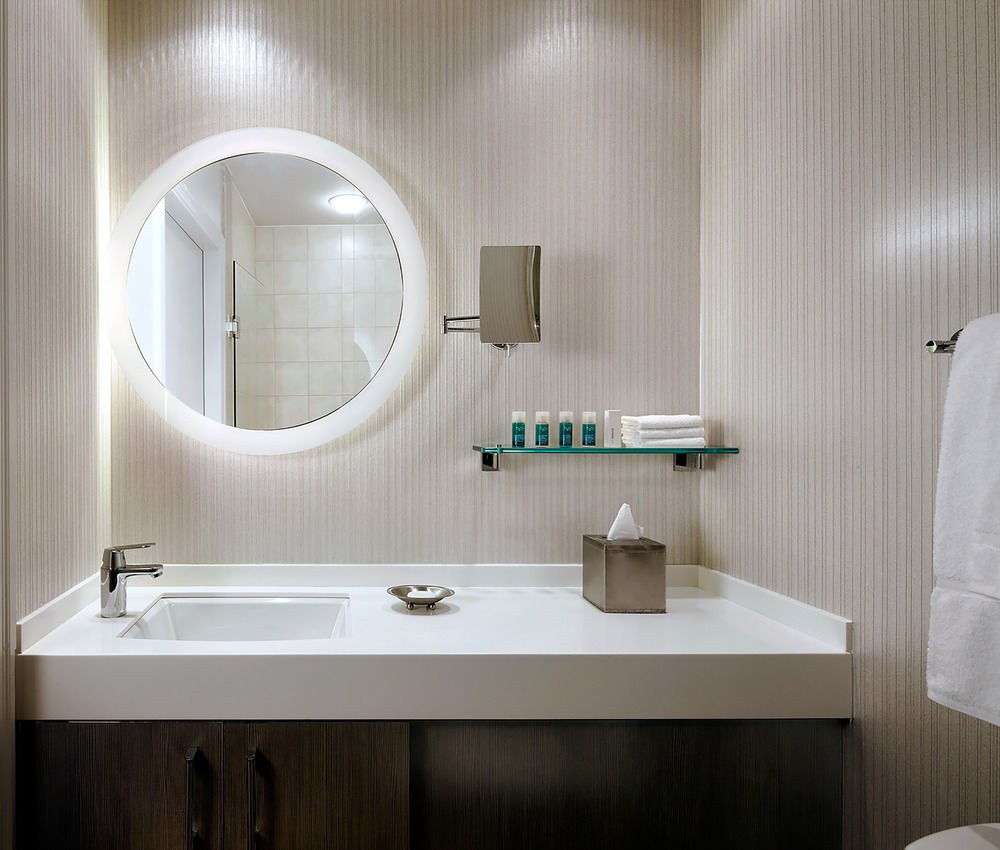 One King West Hotel & Residence photo 1