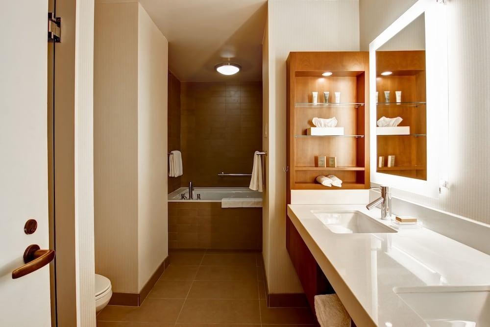 HILTON MISSISSAUGA/MEADOWVALE photo 4