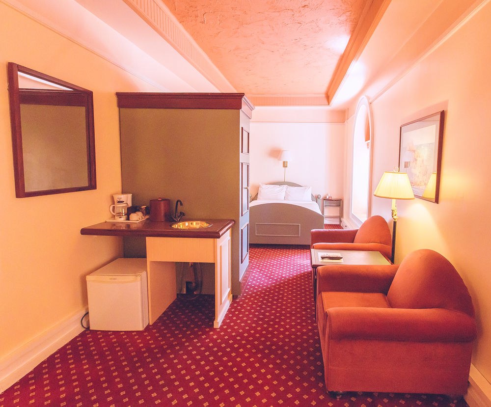BEDFORD REGENCY photo 1
