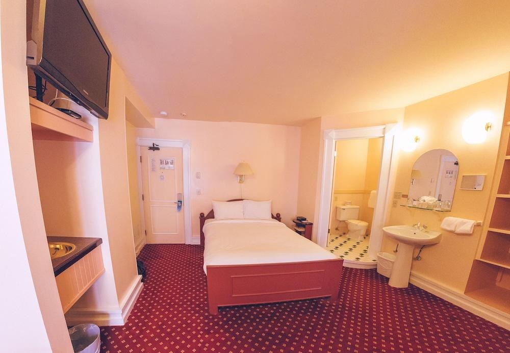 BEDFORD REGENCY photo 4