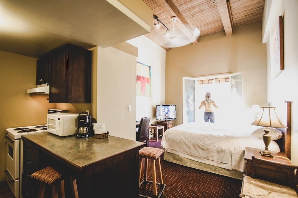 SWANS SUITE HOTEL AND BREWPUB photo 2