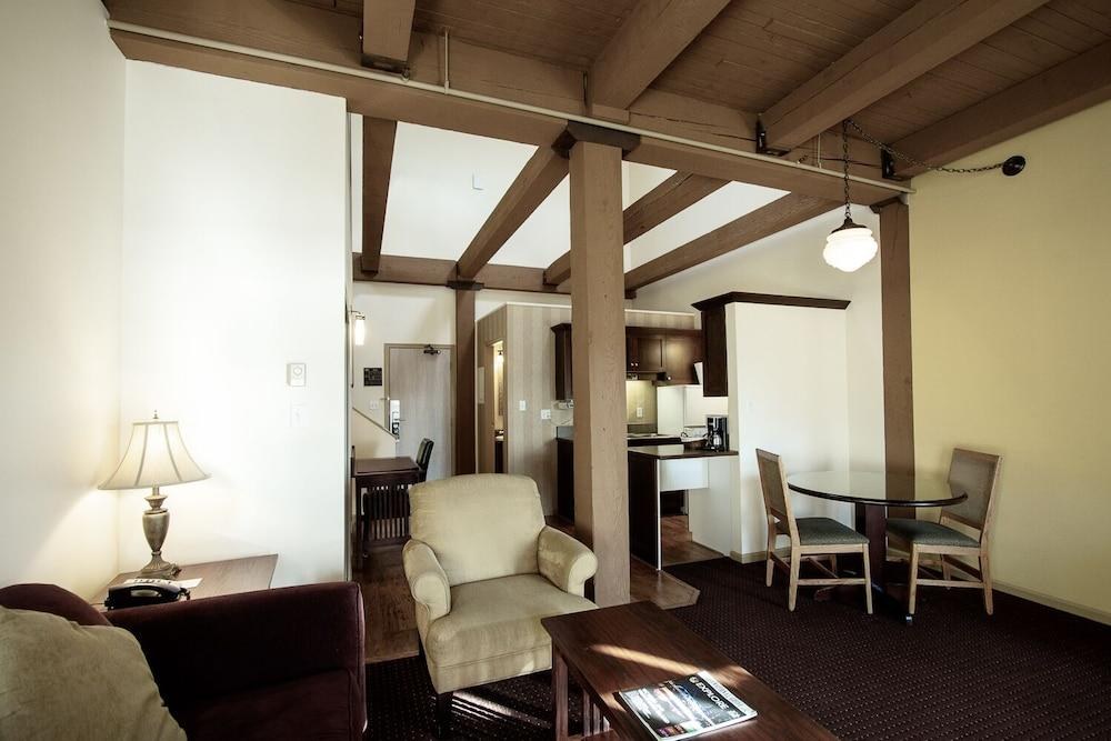 SWANS SUITE HOTEL AND BREWPUB photo 4