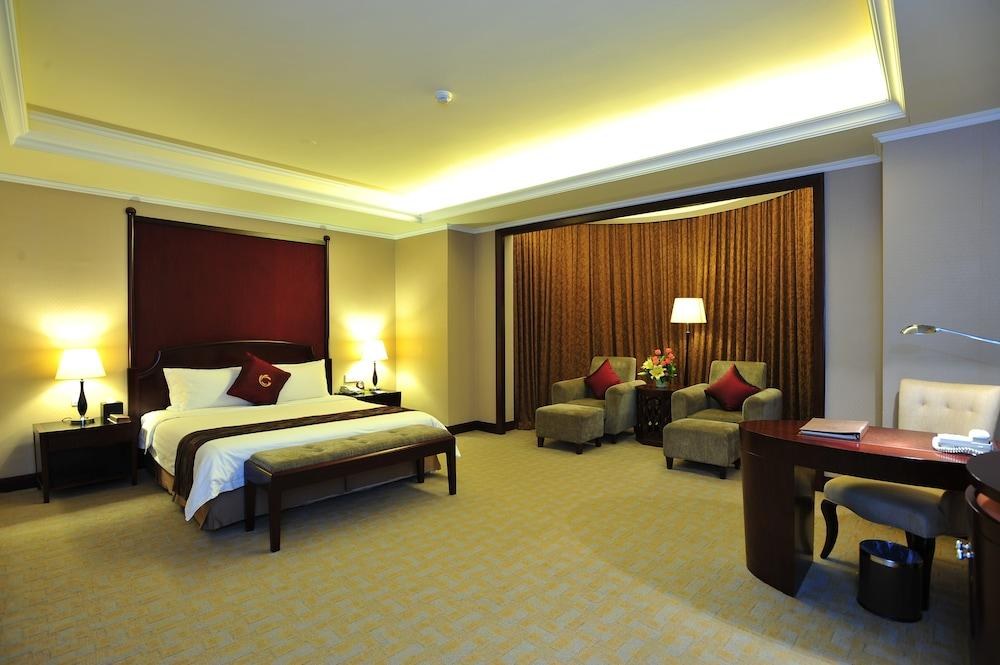 ROYAL MARINA PLAZA photo 2