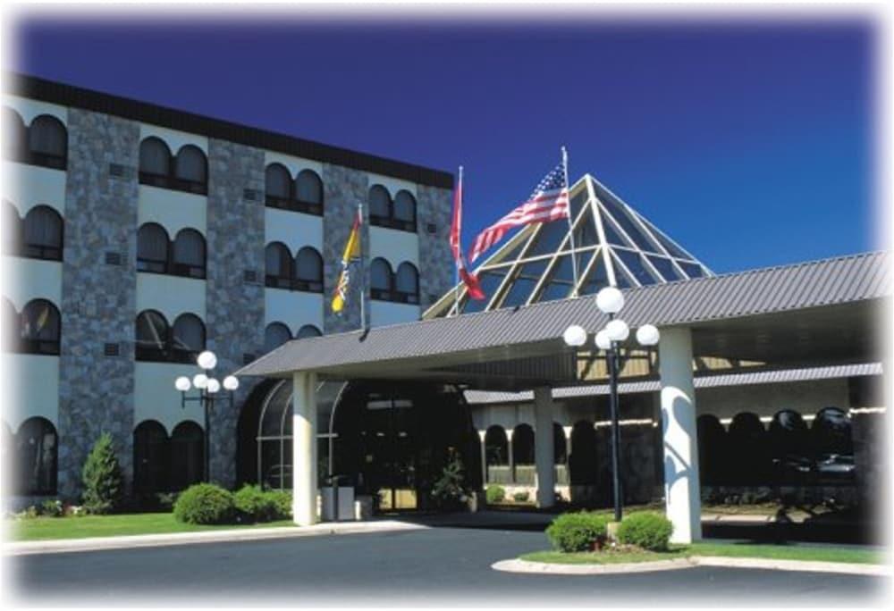 FREDERICTON INN photo 2