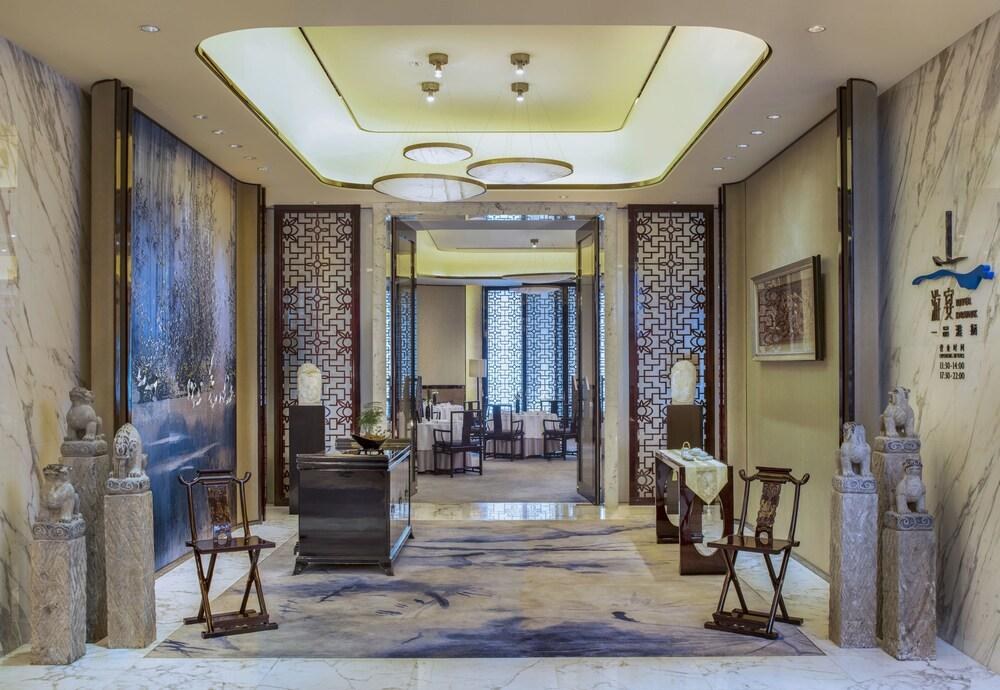 WANDA REIGN WUHAN photo 2