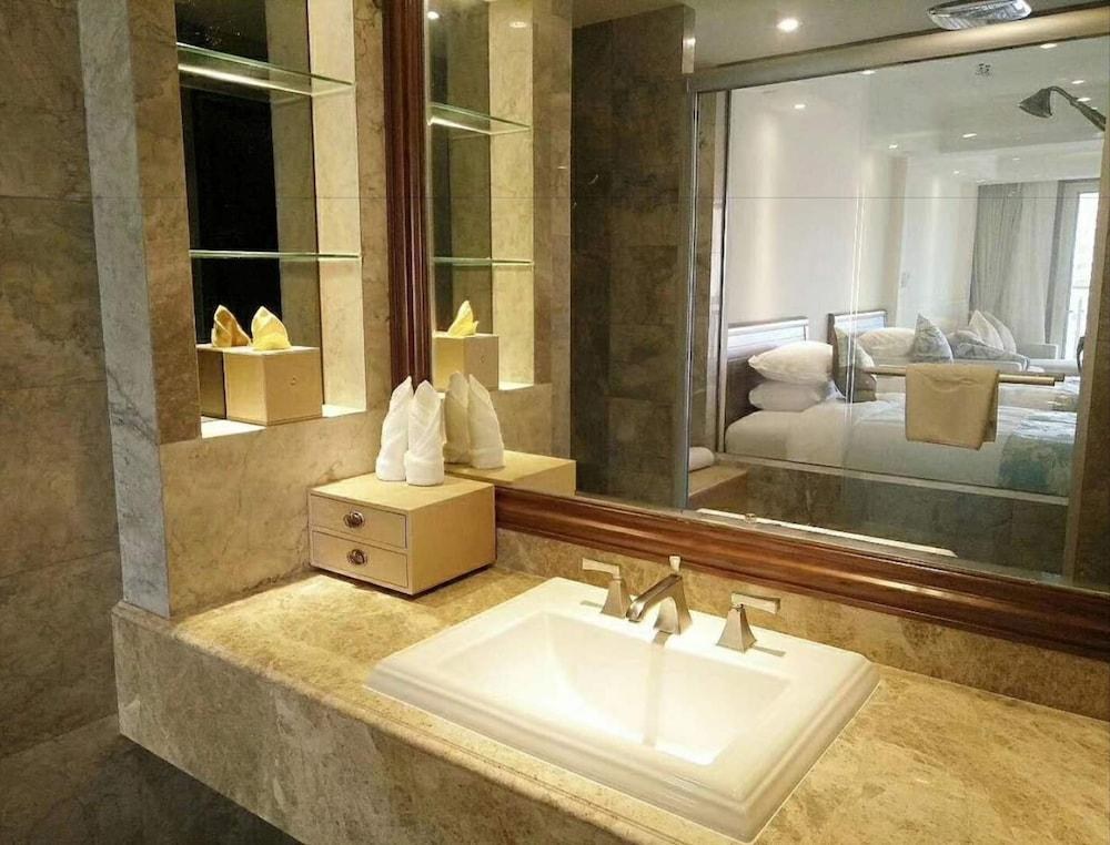 Baohong Hotel Sanya photo 2