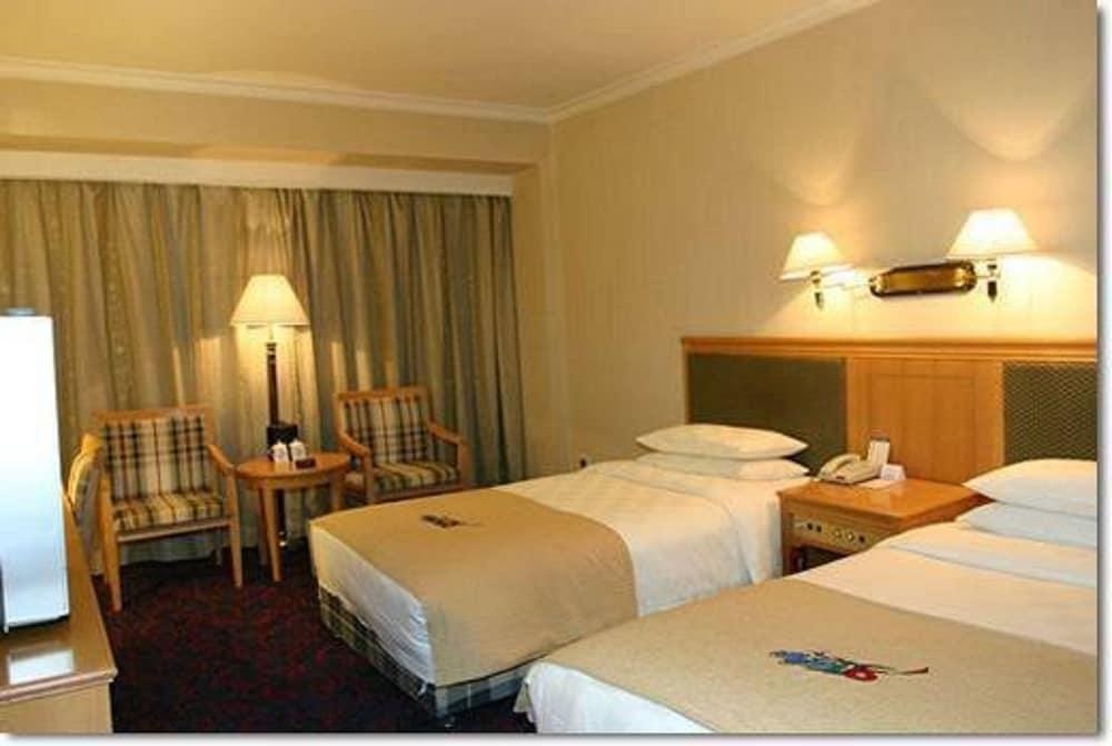 CONTINENTAL GRAND photo 3