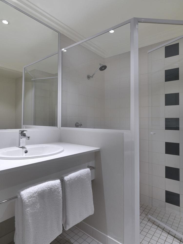 Mercure Sydney Blacktown photo 2
