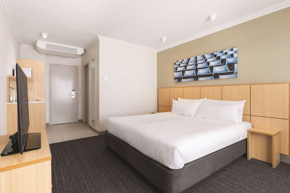 Mercure Sydney Blacktown photo 4