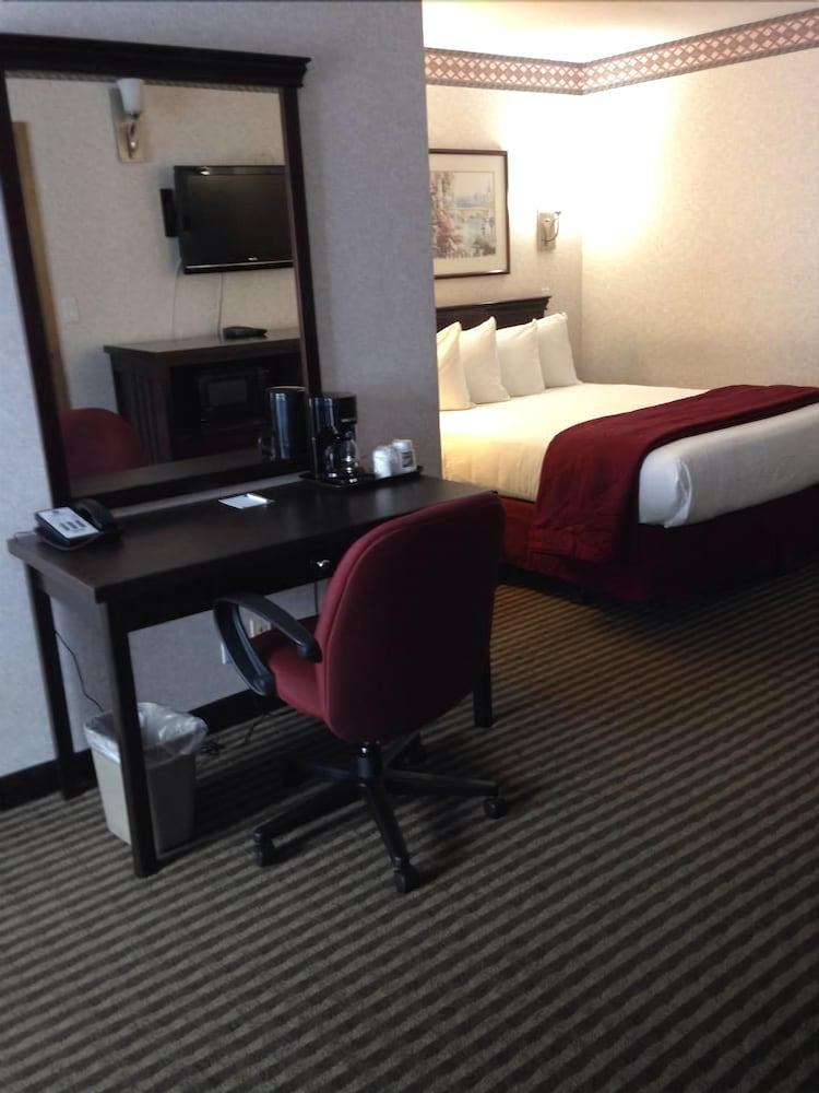RAMADA BY WYNDHAM ABBOTSFORD photo 3