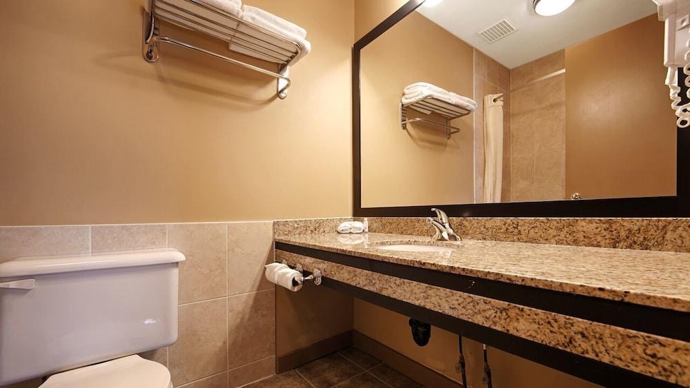 RAMADA BY WYNDHAM ABBOTSFORD photo 4