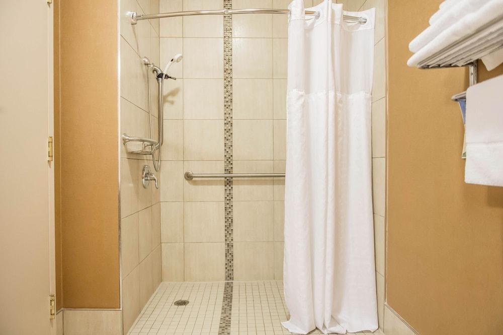 COMFORT INN photo 3